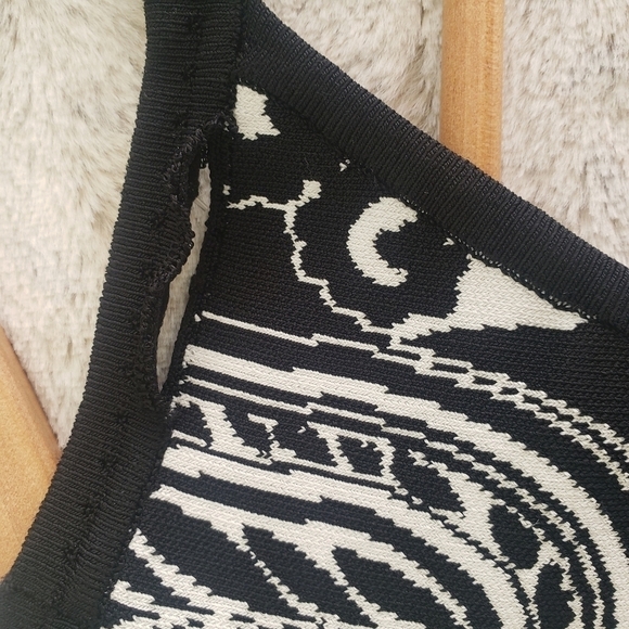 GUESS BLACK AND WHITE "ORNATE" PAISLEY BODYCON MINI-DRESS  SIZE SMALL - Picture 11 of 16